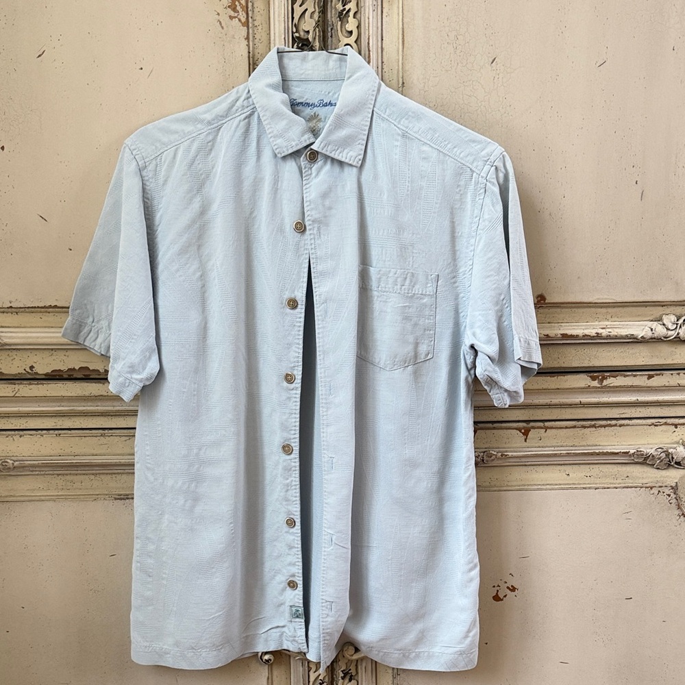 Tommy Bahama Pale Blue Short-Sleeve Button-Down Shirt.100%silk